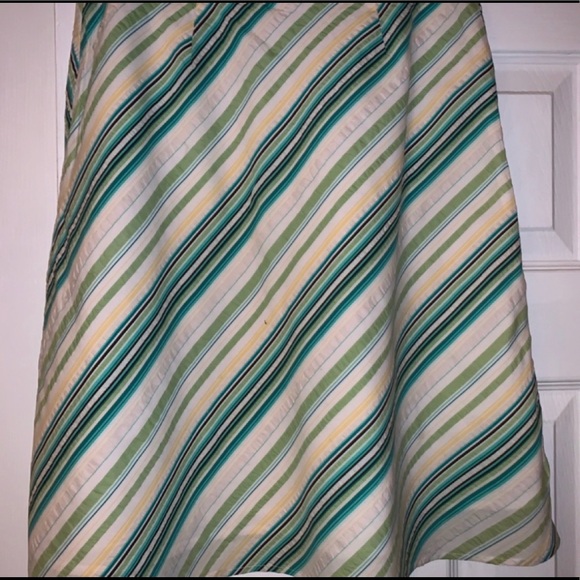 Ann Taylor Skirt, Size 2 Petite - Picture 2 of 2
